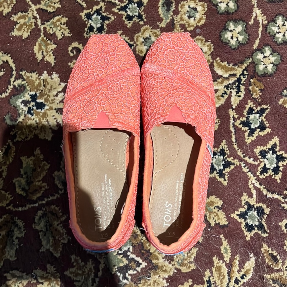 Toms